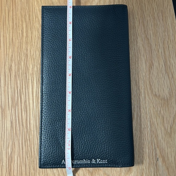Abercrombie & Kent Pebble Dark Navy Long Passport ID Wallet - gently used - Picture 9 of 10